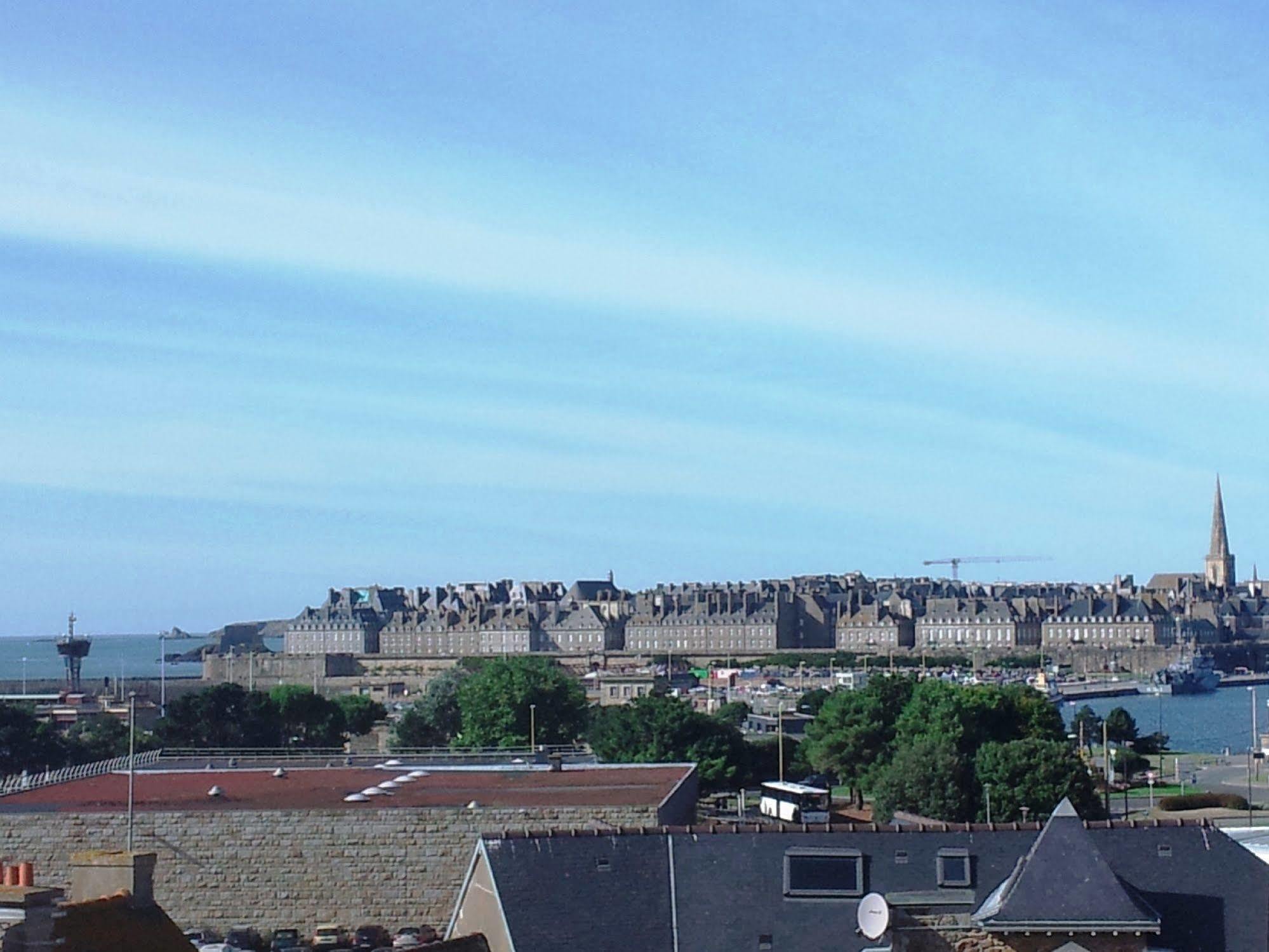 Appartement Saint Malo Vue Sur Mer Et Sur Intra Muros, Ferry, Plage Et Commerces A 50 M Buitenkant foto