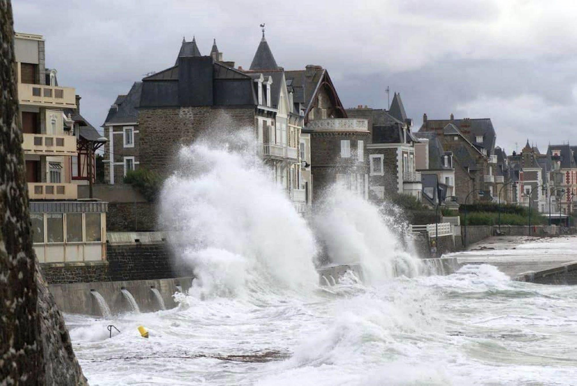 Appartement Saint Malo Vue Sur Mer Et Sur Intra Muros, Ferry, Plage Et Commerces A 50 M Buitenkant foto